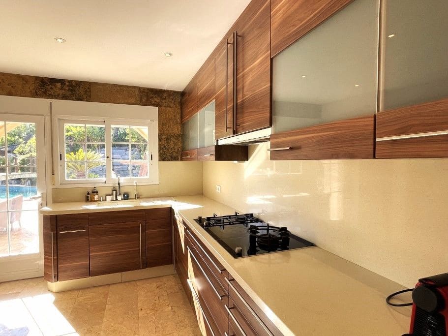 4 soverom Villa til salgs i La Nucia med svømmebasseng garasje - € 1 850 000 (Ref: 9529478)