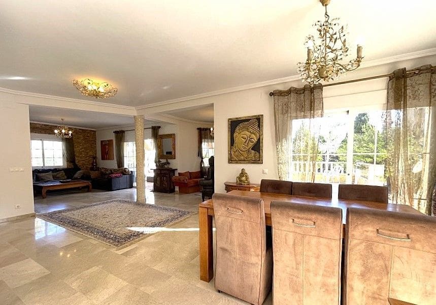 4 soverom Villa til salgs i La Nucia med svømmebasseng garasje - € 1 850 000 (Ref: 9529478)