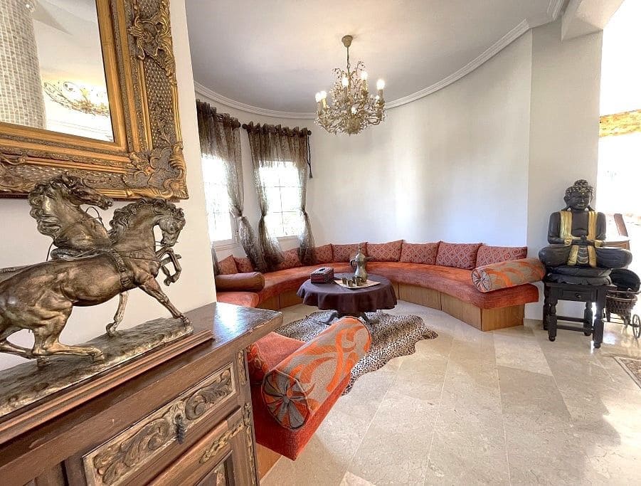 4 soverom Villa til salgs i La Nucia med svømmebasseng garasje - € 1 850 000 (Ref: 9529478)