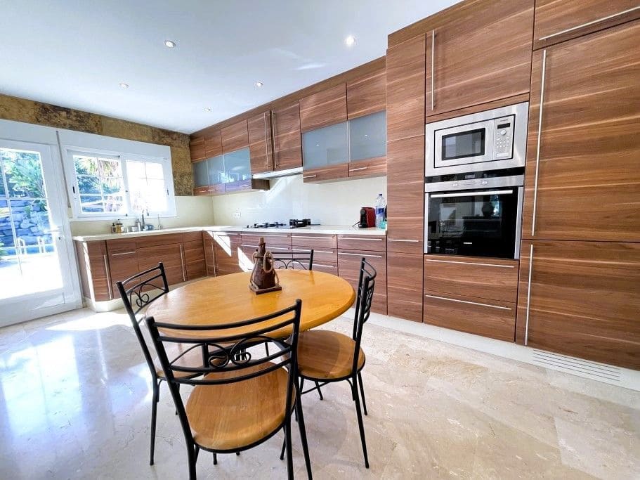 4 soverom Villa til salgs i La Nucia med svømmebasseng garasje - € 1 850 000 (Ref: 9529478)