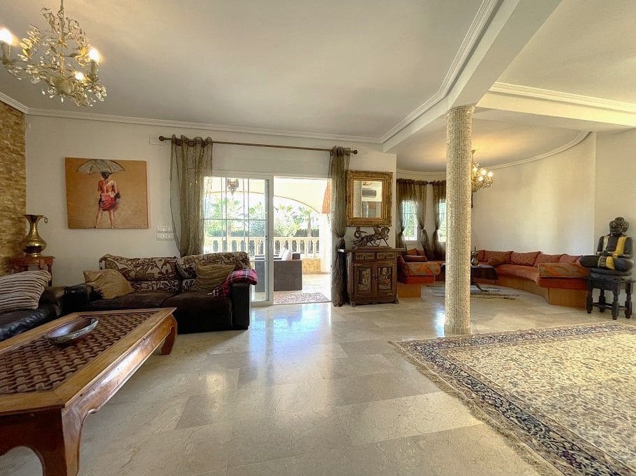 4 soverom Villa til salgs i La Nucia med svømmebasseng garasje - € 1 850 000 (Ref: 9529478)