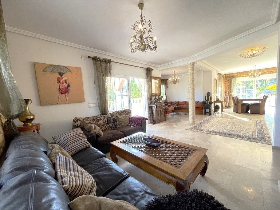 4 soverom Villa til salgs i La Nucia med svømmebasseng garasje - € 1 850 000 (Ref: 9529478)