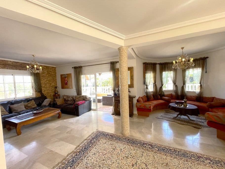 4 soverom Villa til salgs i La Nucia med svømmebasseng garasje - € 1 850 000 (Ref: 9529478)