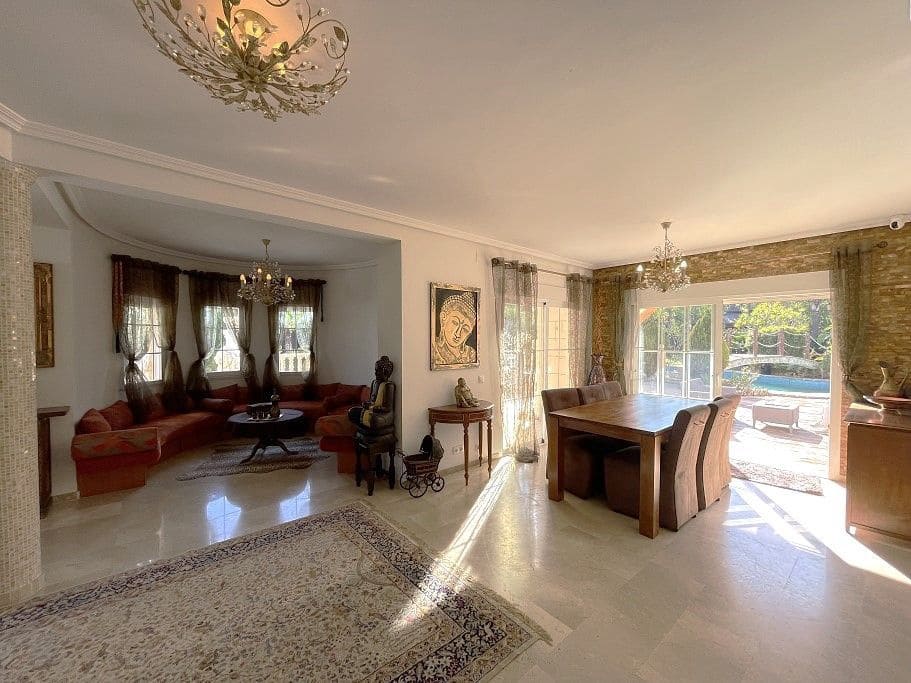 4 soverom Villa til salgs i La Nucia med svømmebasseng garasje - € 1 850 000 (Ref: 9529478)