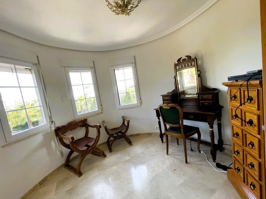 4 soverom Villa til salgs i La Nucia med svømmebasseng garasje - € 1 850 000 (Ref: 9529478)