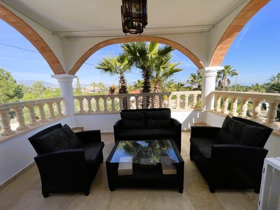 4 soverom Villa til salgs i La Nucia med svømmebasseng garasje - € 1 850 000 (Ref: 9529478)