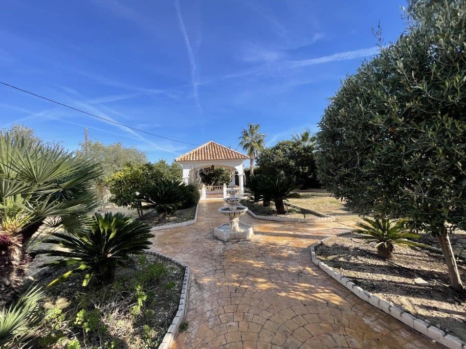 4 soverom Villa til salgs i La Nucia med svømmebasseng garasje - € 1 850 000 (Ref: 9529478)