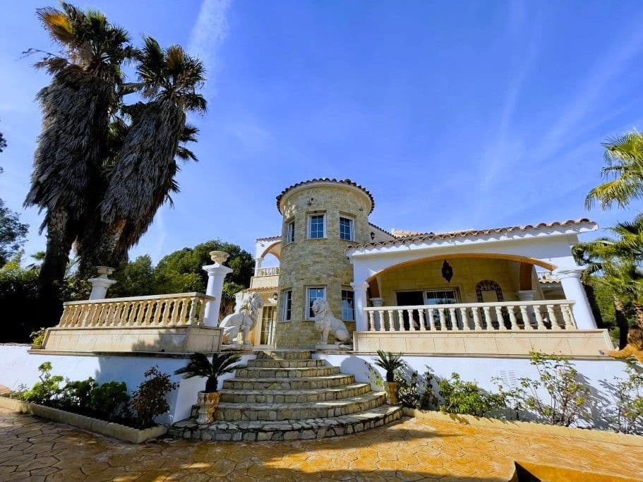 4 soverom Villa til salgs i La Nucia med svømmebasseng garasje - € 1 850 000 (Ref: 9529478)