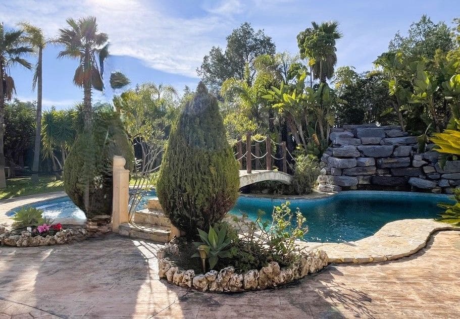 4 soverom Villa til salgs i La Nucia med svømmebasseng garasje - € 1 850 000 (Ref: 9529478)