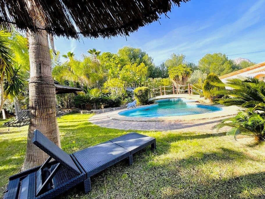 4 soverom Villa til salgs i La Nucia med svømmebasseng garasje - € 1 850 000 (Ref: 9529478)