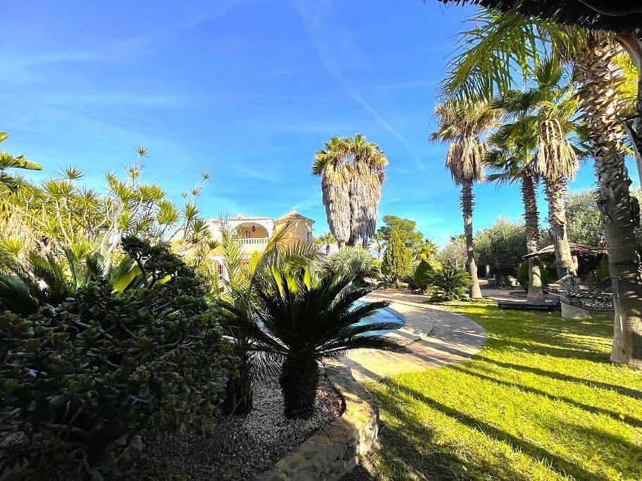 4 soverom Villa til salgs i La Nucia med svømmebasseng garasje - € 1 850 000 (Ref: 9529478)