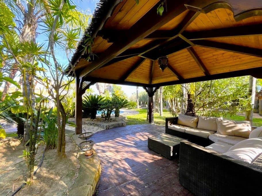 4 soverom Villa til salgs i La Nucia med svømmebasseng garasje - € 1 850 000 (Ref: 9529478)