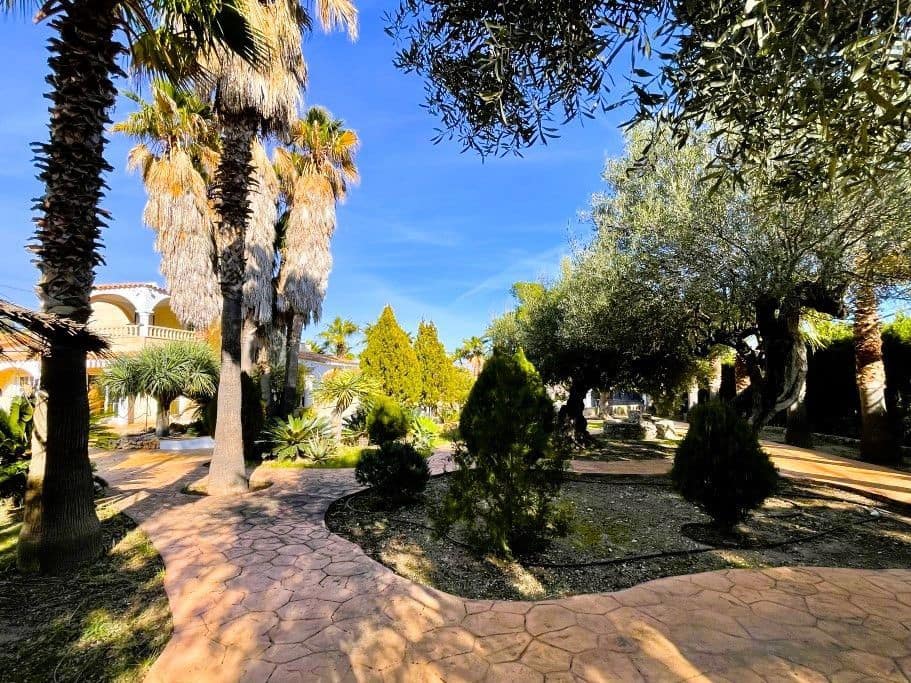 4 soverom Villa til salgs i La Nucia med svømmebasseng garasje - € 1 850 000 (Ref: 9529478)