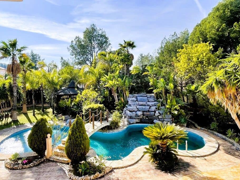 4 soverom Villa til salgs i La Nucia med svømmebasseng garasje - € 1 850 000 (Ref: 9529478)