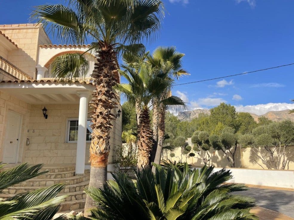 4 soverom Villa til salgs i La Nucia med svømmebasseng garasje - € 1 850 000 (Ref: 9529478)