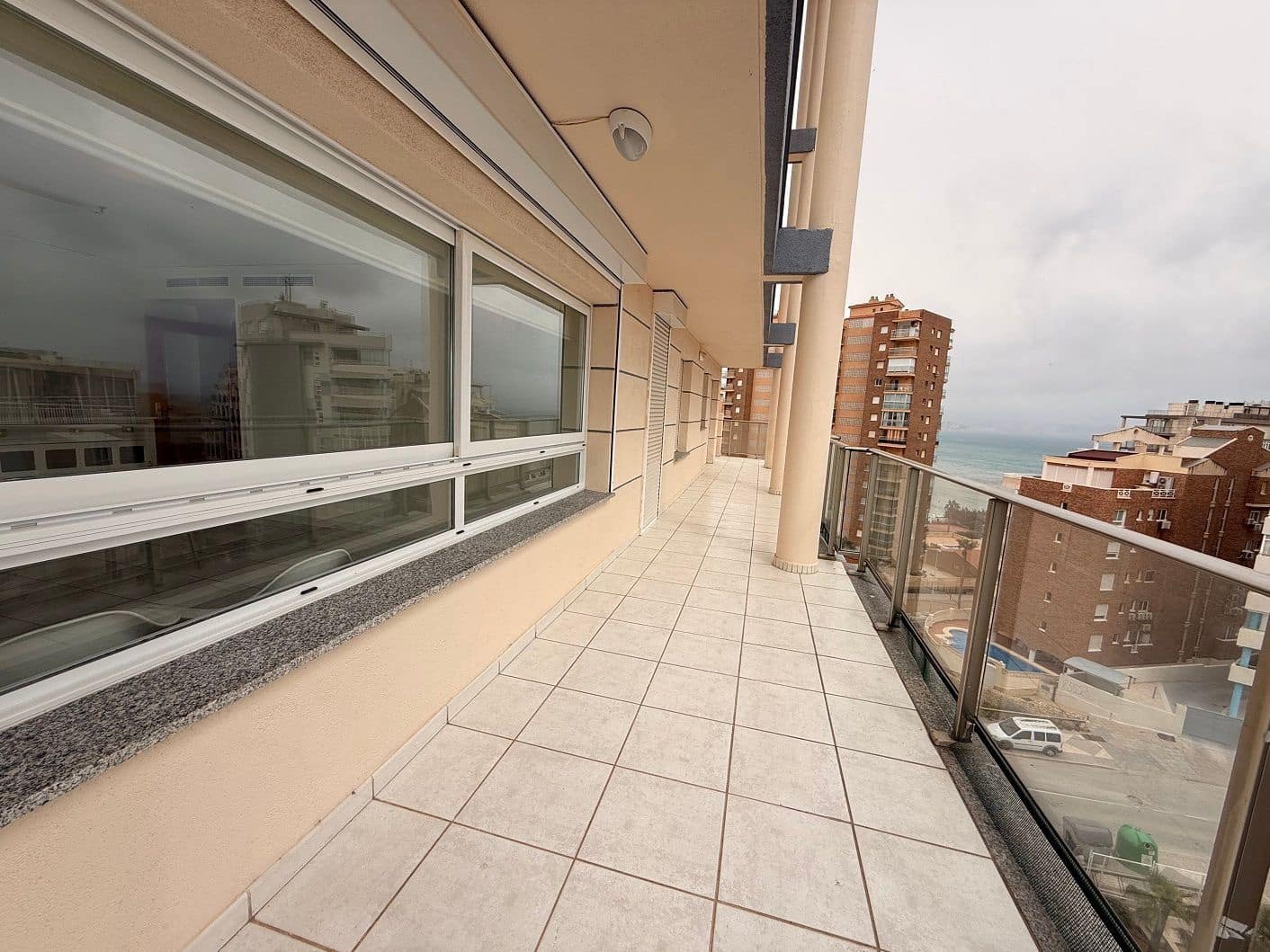 3 soveværelse Lejlighed til leje i Calpe / Calp med swimmingpool garage - € 1.900 (Ref: 9655692)