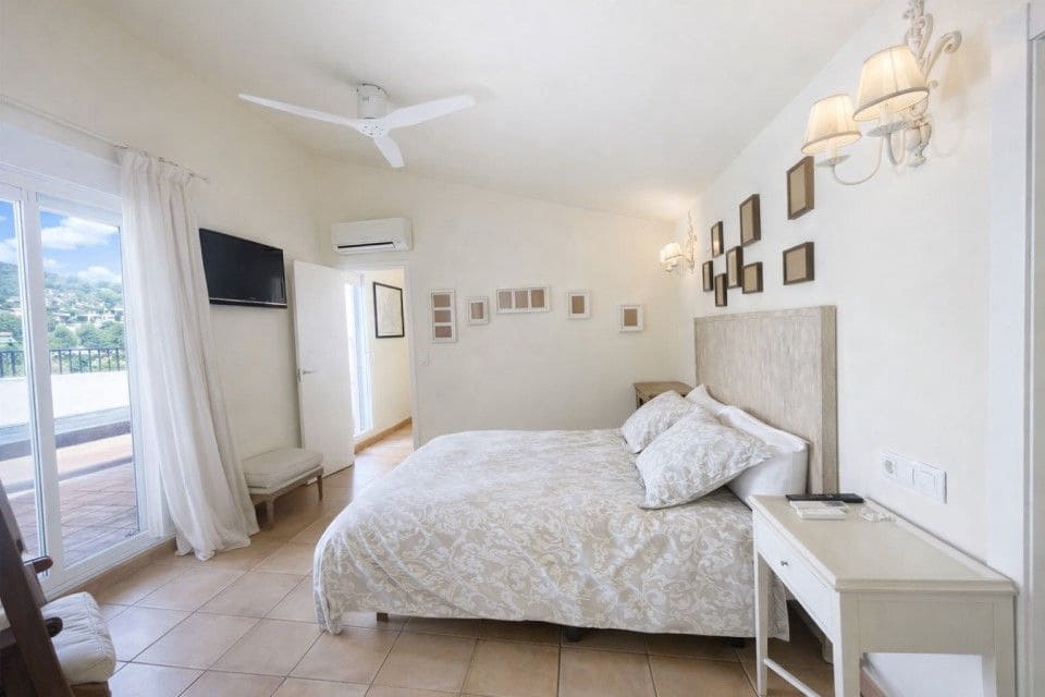 3 bedroom Townhouse for sale in Altea with pool garage - € 590,000 (Ref: 9673839)