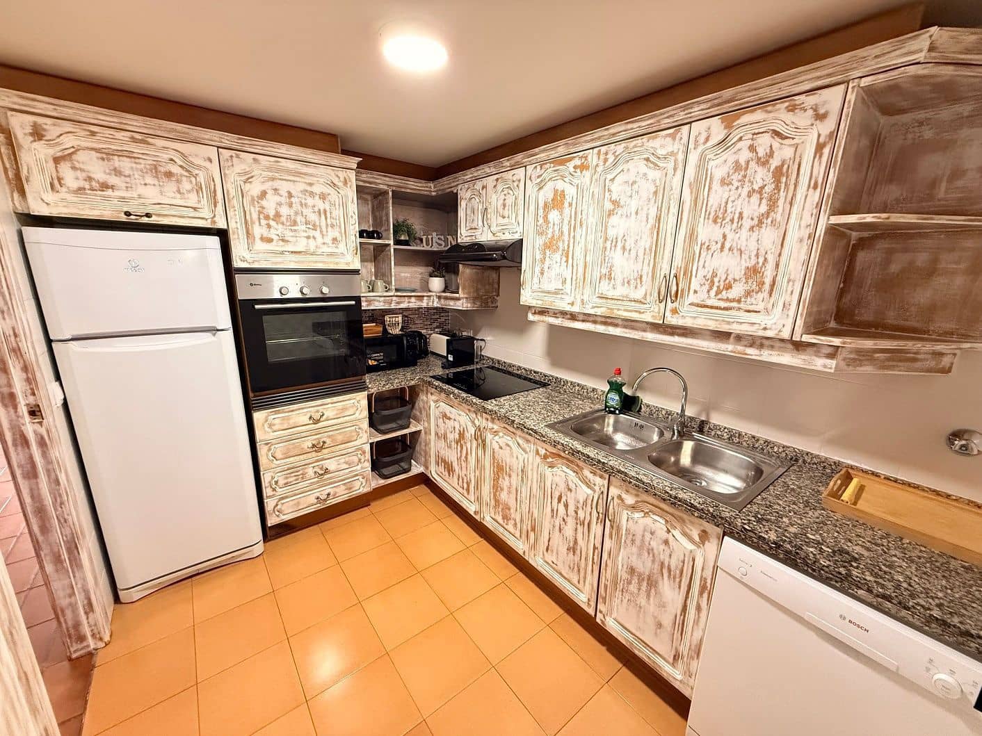 Apartamento de 2 habitaciones en Altea en alquiler con piscina garaje - 1.400 € (Ref: 9737999)