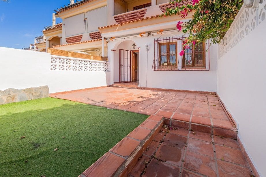 3 soverom Kjedet enebolig til salgs i Albir med svømmebasseng - € 361 500 (Ref: 9787989)