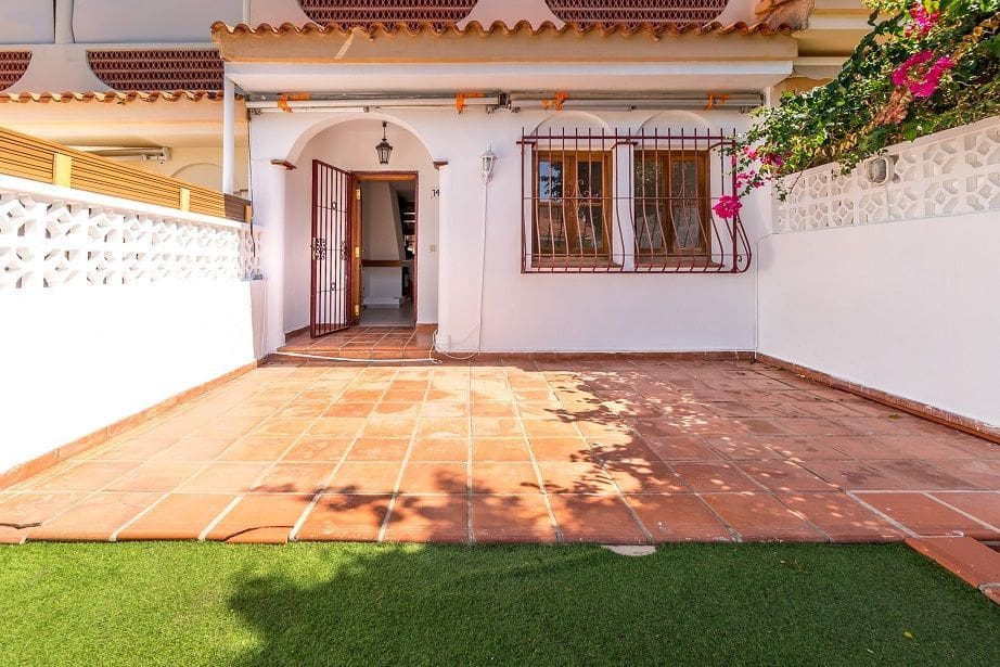 3 soverom Kjedet enebolig til salgs i Albir med svømmebasseng - € 361 500 (Ref: 9787989)