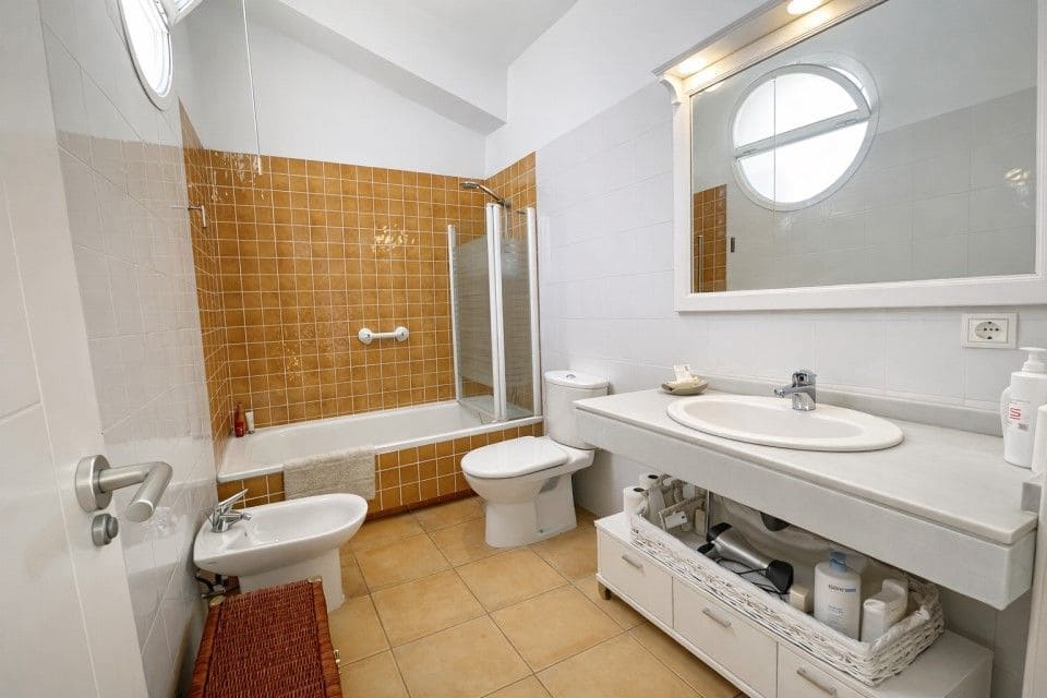 3 bedroom Townhouse for sale in Altea with pool garage - € 525,000 (Ref: 9849016)
