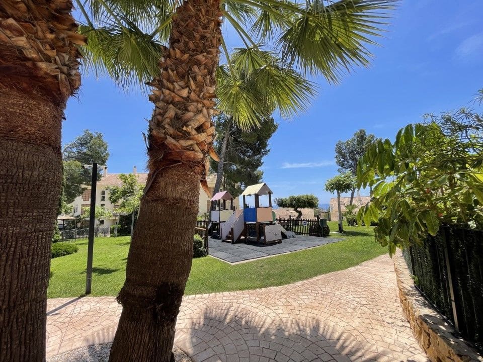 3 bedroom Townhouse for sale in Altea with pool garage - € 525,000 (Ref: 9849016)
