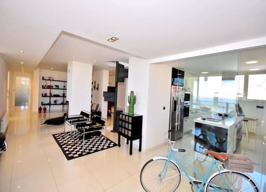 4 soverom Penthouse til salgs i Benidorm med svømmebasseng garasje - € 1 450 000 (Ref: 9877921)