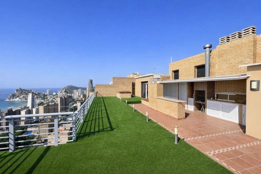 4 soverom Penthouse til salgs i Benidorm med svømmebasseng garasje - € 1 450 000 (Ref: 9877921)