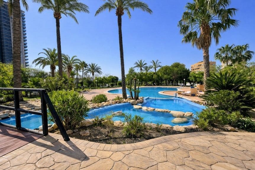 4 soverom Penthouse til salgs i Benidorm med svømmebasseng garasje - € 1 450 000 (Ref: 9877921)