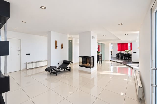 4 sypialnia Penthouse na sprzedaż w Benidorm z basenem garażem - 1 450 000 € (Ref: 9877921)