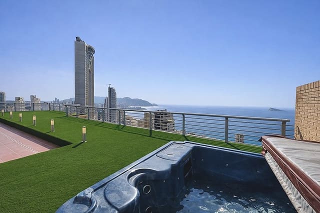 4 sypialnia Penthouse na sprzedaż w Benidorm z basenem garażem - 1 450 000 € (Ref: 9877921)