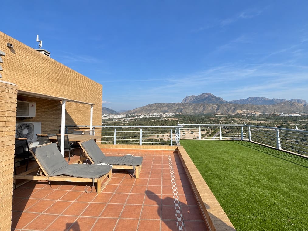 4 soverom Penthouse til salgs i Benidorm med svømmebasseng garasje - € 1 450 000 (Ref: 9877921)