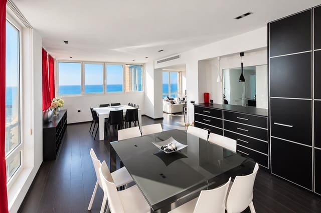 4 sypialnia Penthouse na sprzedaż w Benidorm z basenem garażem - 1 450 000 € (Ref: 9877921)