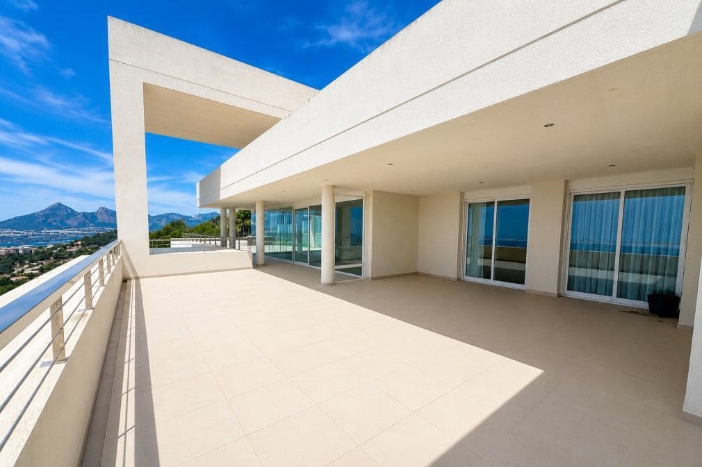 3 sypialnia Apartament na sprzedaż w Altea z basenem garażem - 990 000 € (Ref: 9902818)