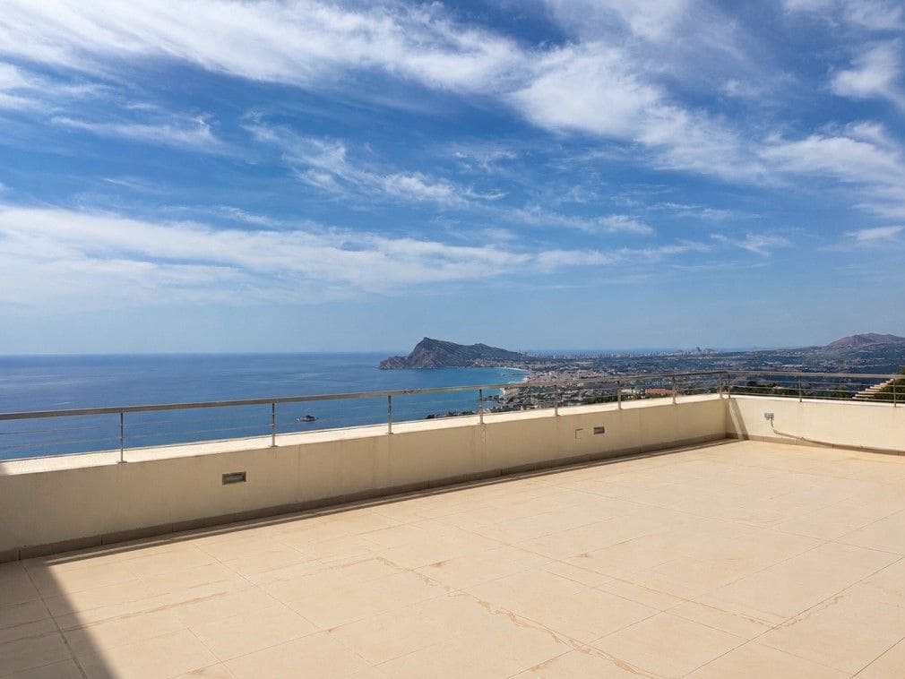 3 sypialnia Apartament na sprzedaż w Altea z basenem garażem - 990 000 € (Ref: 9902818)