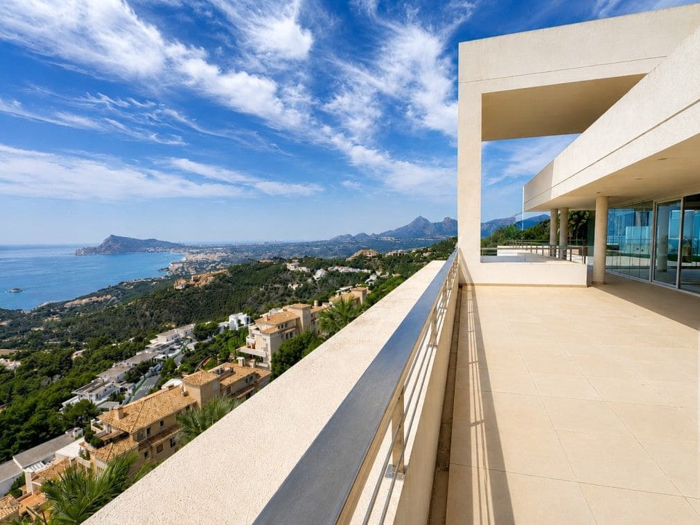3 sypialnia Apartament na sprzedaż w Altea z basenem garażem - 990 000 € (Ref: 9902818)