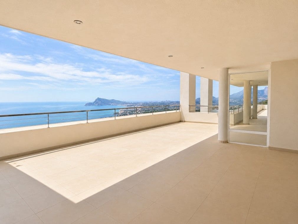 3 sypialnia Apartament na sprzedaż w Altea z basenem garażem - 990 000 € (Ref: 9902818)