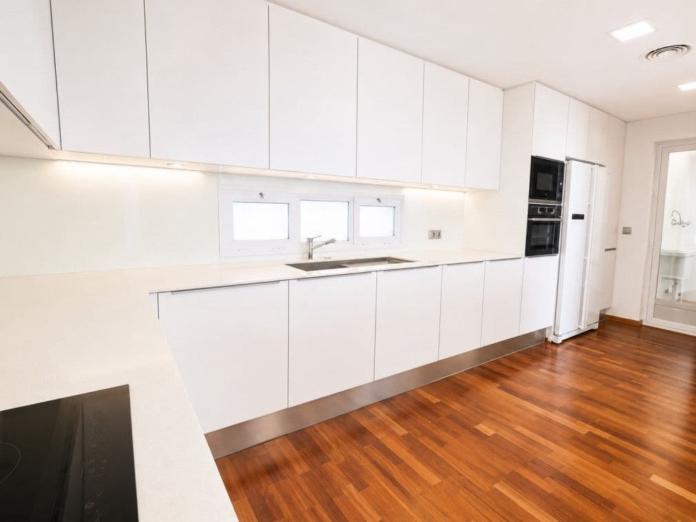 3 sypialnia Apartament na sprzedaż w Altea z basenem garażem - 990 000 € (Ref: 9902818)