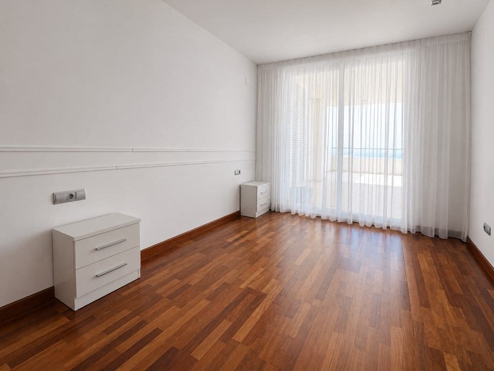 3 sypialnia Apartament na sprzedaż w Altea z basenem garażem - 990 000 € (Ref: 9902818)