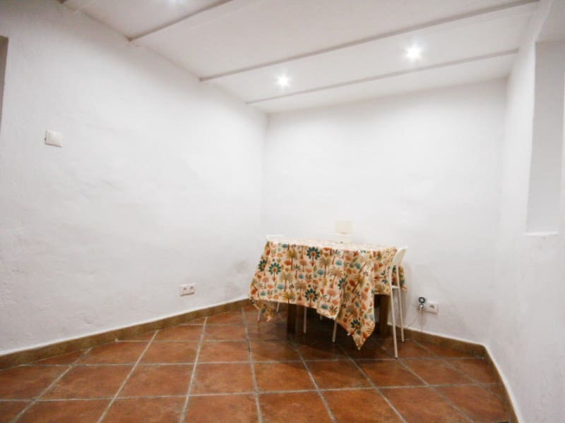 2 slaapkamer Huis te huur in Guaro - € 750 (Ref: 10176992)