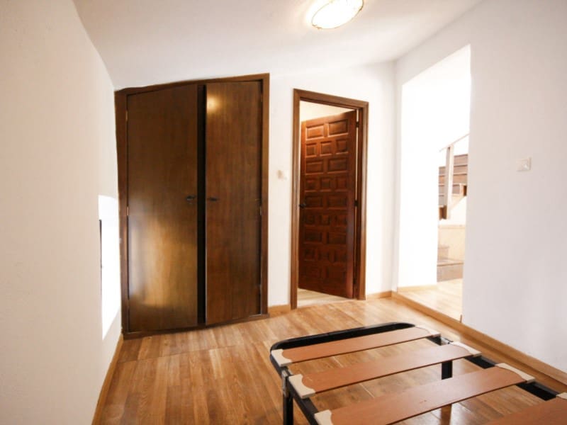 2 slaapkamer Huis te huur in Guaro - € 750 (Ref: 10176992)