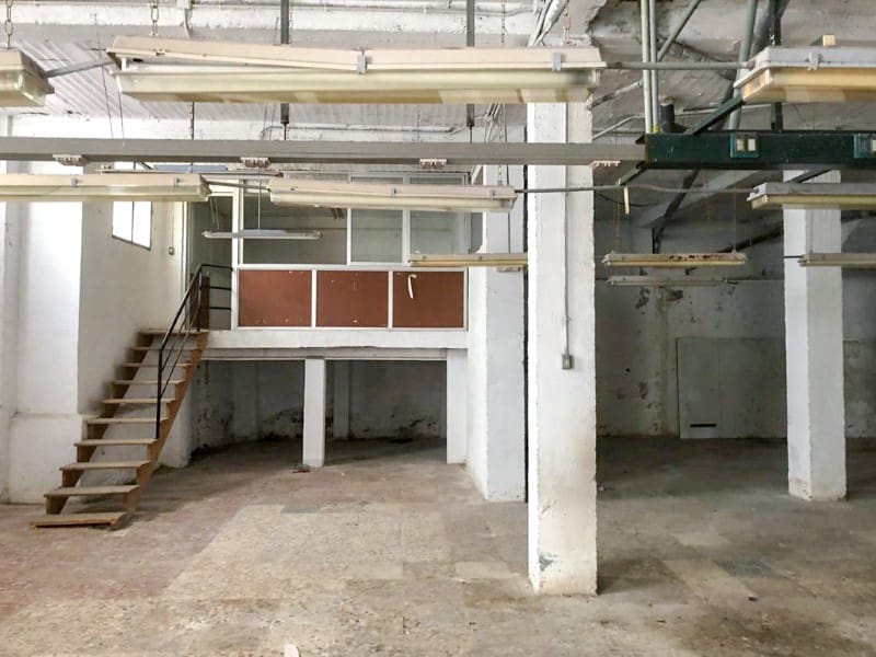 Erhverv til salg i Coin - € 159.000 (Ref: 6102962)