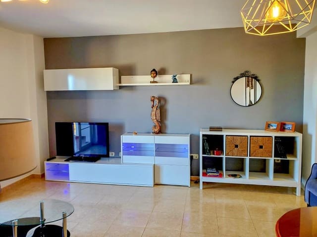 2 slaapkamer Flat te huur in Guaro met garage - € 800 (Ref: 7991655)