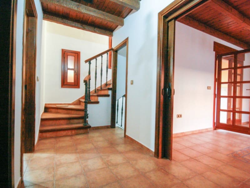 3 camera da letto Villetta Bifamiliare da affittare in Coin con garage - 1.400 € (Rif: 8109951)
