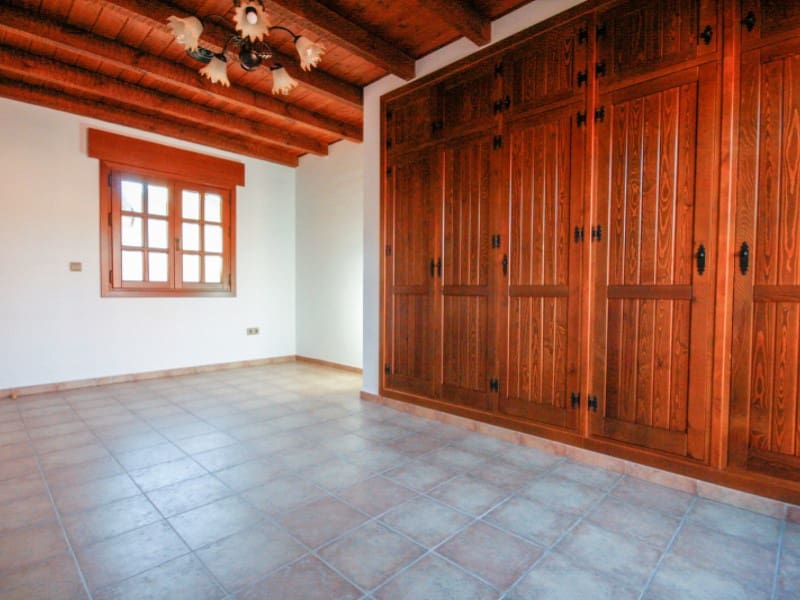3 camera da letto Villetta Bifamiliare da affittare in Coin con garage - 1.400 € (Rif: 8109951)