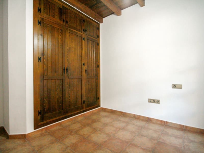 3 camera da letto Villetta Bifamiliare da affittare in Coin con garage - 1.400 € (Rif: 8109951)