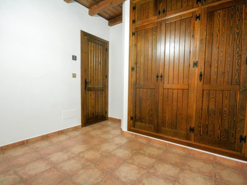 3 camera da letto Villetta Bifamiliare da affittare in Coin con garage - 1.400 € (Rif: 8109951)