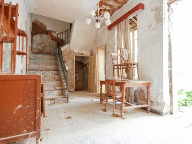 6 bedroom Townhouse for sale in Coín - € 127,000 (Ref: 8311583)