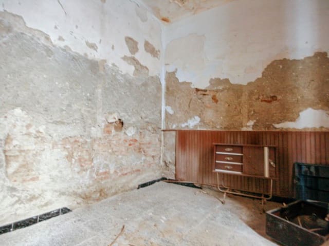 6 bedroom Townhouse for sale in Coín - € 127,000 (Ref: 8311583)