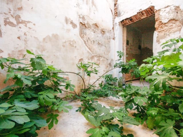 6 bedroom Townhouse for sale in Coín - € 127,000 (Ref: 8311583)